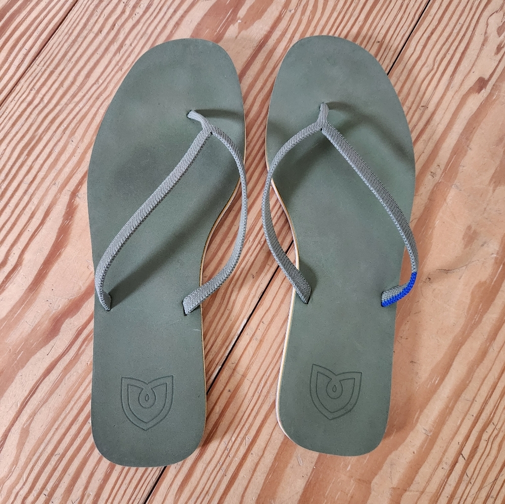 Rothy's The Flip Flop moss green